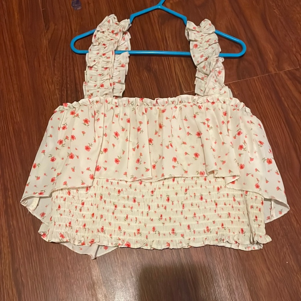 Forever 21 brand new, never worn, scrunch waste and flows at the top